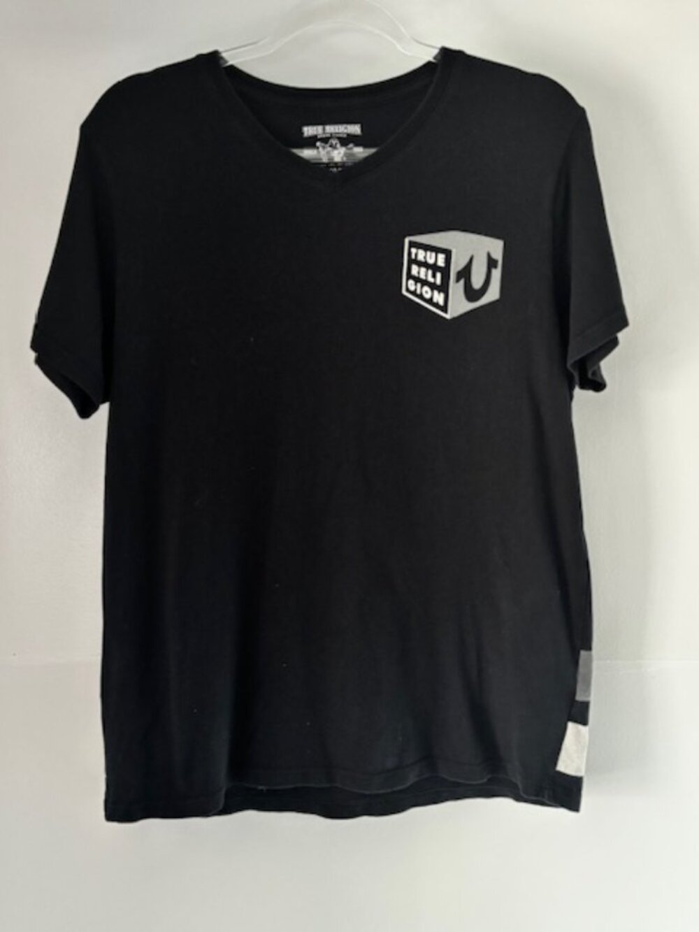 True Religion Buddha Box V Neck T Shirt Mens L Black Graphic Spellout Guitar